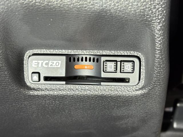 シビック ハッチバック ナビフルセグBカメラETCLEDAW 追突軽減ブレーキ Bモニター 横滑防止 シートヒーター付き LEDライト フルセグTV スマートキー AAC ナビ・TV ドラレコ サイドカーテンエアバック(21枚目)