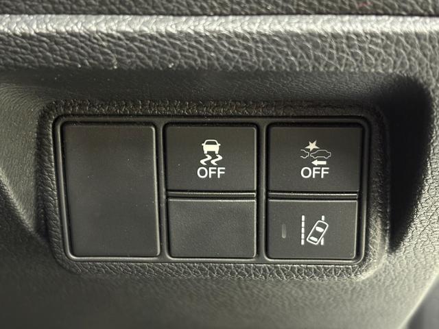 シビック セダンホンダセンシング ナビフルセグBカメラETCLEDAW ドラレコ LEDヘッド 前席シートヒーター スマートキー クルーズコントロール ターボ DVD再生 サイドエアバック ESC ナビTV オートエアコン エアバッグ(22枚目)