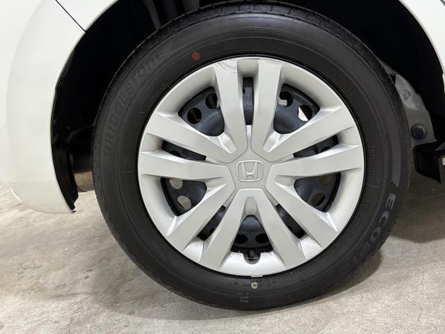 フィット ホーム　ナビフルセグＢカメラＥＴＣＬＥＤ　衝突軽減　リアカメラ　ソナー　ＵＳＢ接続　ＡＡＣ　横滑り防止機能　サイドエアバック　ＬＥＤライト　クルーズコントロール　パワーウィンドウ　スマキー　ＤＶＤ　ドラレコ（11枚目）