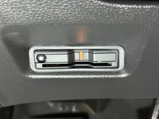 フィット ホーム　ナビフルセグＢカメラＥＴＣＬＥＤ　衝突軽減　リアカメラ　ソナー　ＵＳＢ接続　ＡＡＣ　横滑り防止機能　サイドエアバック　ＬＥＤライト　クルーズコントロール　パワーウィンドウ　スマキー　ＤＶＤ　ドラレコ（21枚目）