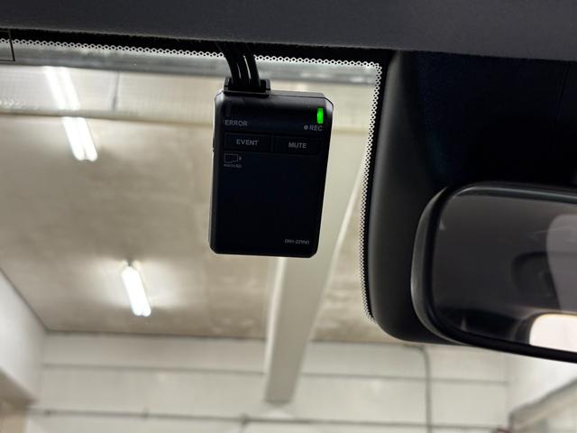 フィット ホーム　ナビフルセグＢカメラＥＴＣＬＥＤ　衝突軽減　リアカメラ　ソナー　ＵＳＢ接続　ＡＡＣ　横滑り防止機能　サイドエアバック　ＬＥＤライト　クルーズコントロール　パワーウィンドウ　スマキー　ＤＶＤ　ドラレコ（25枚目）