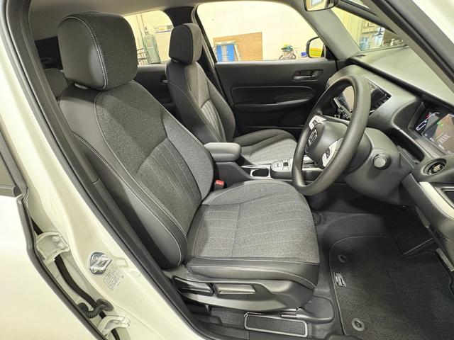 フィット ホーム　ナビフルセグＢカメラＥＴＣＬＥＤ　衝突軽減　リアカメラ　ソナー　ＵＳＢ接続　ＡＡＣ　横滑り防止機能　サイドエアバック　ＬＥＤライト　クルーズコントロール　パワーウィンドウ　スマキー　ＤＶＤ　ドラレコ（28枚目）