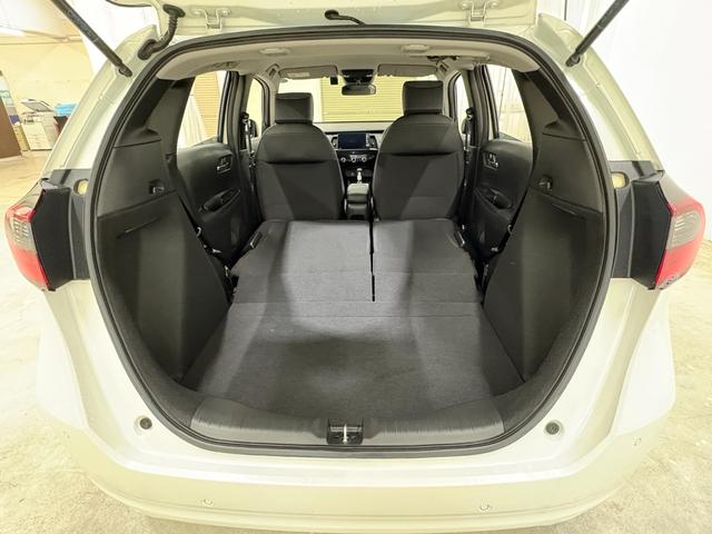 フィット ホーム　ナビフルセグＢカメラＥＴＣＬＥＤ　衝突軽減　リアカメラ　ソナー　ＵＳＢ接続　ＡＡＣ　横滑り防止機能　サイドエアバック　ＬＥＤライト　クルーズコントロール　パワーウィンドウ　スマキー　ＤＶＤ　ドラレコ（33枚目）