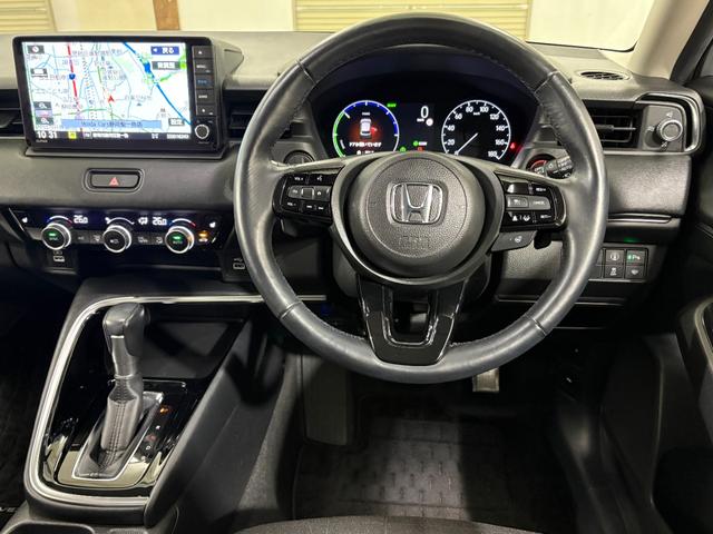 ヴェゼル ｅ：ＨＥＶＺ　ナビフルセグＢカメラＥＴＣＬＥＤＡＷ　衝突回避支援ブレーキ機能　スマキ　Ｐトランク　フルオートエアコン　Ｄレコ　エアバッグ　両席エアバック　Ｒカメ　パワーウィンドウ　ＬＥＤランプ　ソナー　クルーズＣ（12枚目）