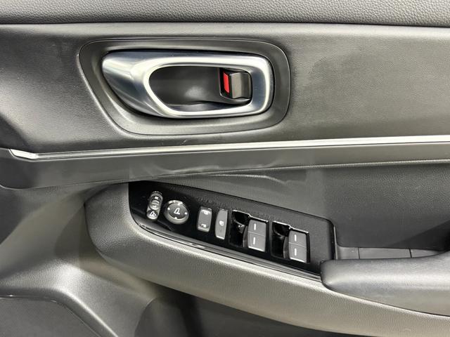 ヴェゼル ｅ：ＨＥＶＺ　ナビフルセグＢカメラＥＴＣＬＥＤＡＷ　衝突回避支援ブレーキ機能　スマキ　Ｐトランク　フルオートエアコン　Ｄレコ　エアバッグ　両席エアバック　Ｒカメ　パワーウィンドウ　ＬＥＤランプ　ソナー　クルーズＣ（27枚目）