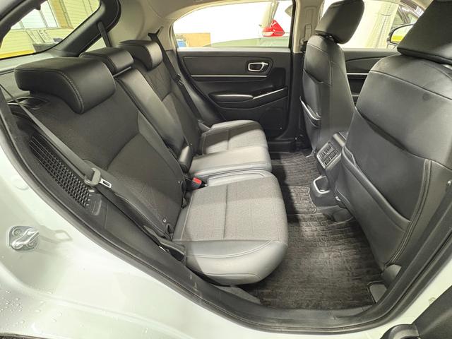 ヴェゼル ｅ：ＨＥＶＺ　ナビフルセグＢカメラＥＴＣＬＥＤＡＷ　衝突回避支援ブレーキ機能　スマキ　Ｐトランク　フルオートエアコン　Ｄレコ　エアバッグ　両席エアバック　Ｒカメ　パワーウィンドウ　ＬＥＤランプ　ソナー　クルーズＣ（29枚目）