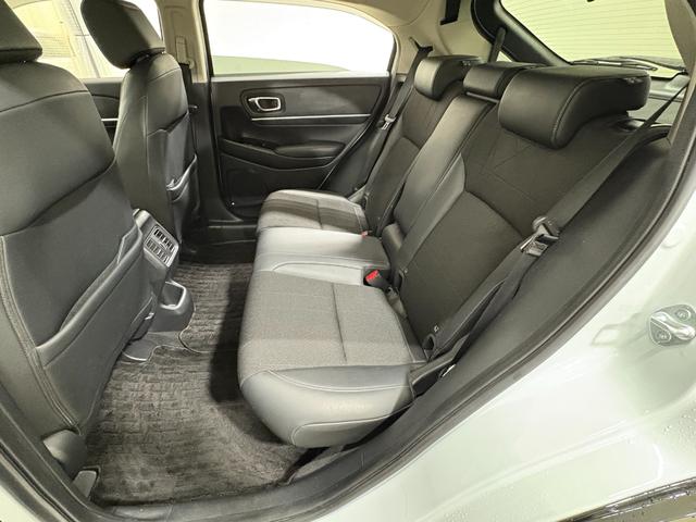 ヴェゼル ｅ：ＨＥＶＺ　ナビフルセグＢカメラＥＴＣＬＥＤＡＷ　衝突回避支援ブレーキ機能　スマキ　Ｐトランク　フルオートエアコン　Ｄレコ　エアバッグ　両席エアバック　Ｒカメ　パワーウィンドウ　ＬＥＤランプ　ソナー　クルーズＣ（32枚目）