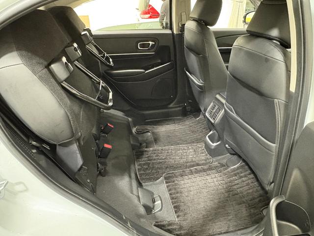 ヴェゼル ｅ：ＨＥＶＺ　ナビフルセグＢカメラＥＴＣＬＥＤＡＷ　衝突回避支援ブレーキ機能　スマキ　Ｐトランク　フルオートエアコン　Ｄレコ　エアバッグ　両席エアバック　Ｒカメ　パワーウィンドウ　ＬＥＤランプ　ソナー　クルーズＣ（35枚目）