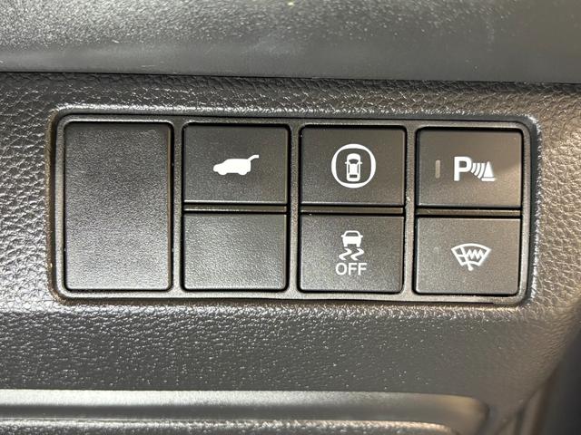 ヴェゼル ｅ：ＨＥＶＺ　ナビフルセグＢカメラＥＴＣＬＥＤＡＷ　衝突回避支援ブレーキ機能　１オナ　スマキ　Ｐトランク　フルオートエアコン　エアバッグ　両席エアバック　Ｒカメ　記録簿付　パワーウィンドウ　ＬＥＤランプ　ソナー（22枚目）