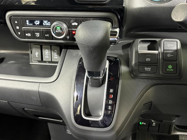 Ｎ－ＢＯＸカスタム Ｌ　ナビＢカメラＬＥＤＡＷ　Ｐソナー　サイドエアバッグ　Ａストップ　シートヒータ　キーフリーシステム　ＬＥＤライト　リアカメ　クルーズコントロール　ＡＣ　スマキー　横滑り防止　パワーステアリング　ＵＳＢ（18枚目）