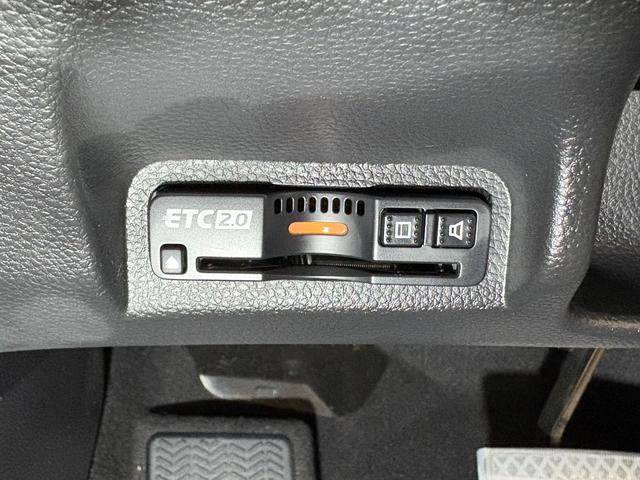 ヴェゼル ｅ：ＨＥＶＺ　ナビフルセグＢカメラＥＴＣＬＥＤＡＷ　衝突回避支援ブレーキ機能　スマキ　Ｐトランク　フルオートエアコン　Ｄレコ　エアバッグ　両席エアバック　Ｒカメ　パワーウィンドウ　ＬＥＤランプ　ソナー　クルーズＣ（22枚目）