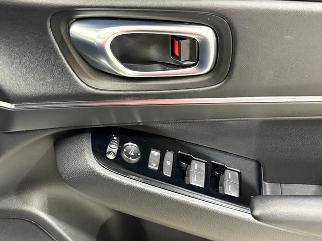 ヴェゼル ｅ：ＨＥＶＺ　ナビフルセグＢカメラＥＴＣＬＥＤＡＷ　衝突回避支援ブレーキ機能　スマキ　Ｐトランク　フルオートエアコン　Ｄレコ　エアバッグ　両席エアバック　Ｒカメ　パワーウィンドウ　ＬＥＤランプ　ソナー　クルーズＣ（28枚目）