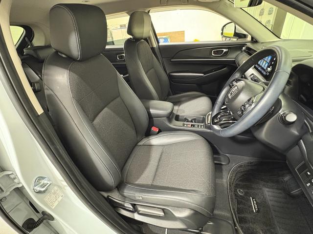 ヴェゼル ｅ：ＨＥＶＺ　ナビフルセグＢカメラＥＴＣＬＥＤＡＷ　衝突回避支援ブレーキ機能　スマキ　Ｐトランク　フルオートエアコン　Ｄレコ　エアバッグ　両席エアバック　Ｒカメ　パワーウィンドウ　ＬＥＤランプ　ソナー　クルーズＣ（29枚目）