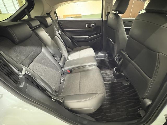 ヴェゼル ｅ：ＨＥＶＺ　ナビフルセグＢカメラＥＴＣＬＥＤＡＷ　衝突回避支援ブレーキ機能　スマキ　Ｐトランク　フルオートエアコン　Ｄレコ　エアバッグ　両席エアバック　Ｒカメ　パワーウィンドウ　ＬＥＤランプ　ソナー　クルーズＣ（30枚目）