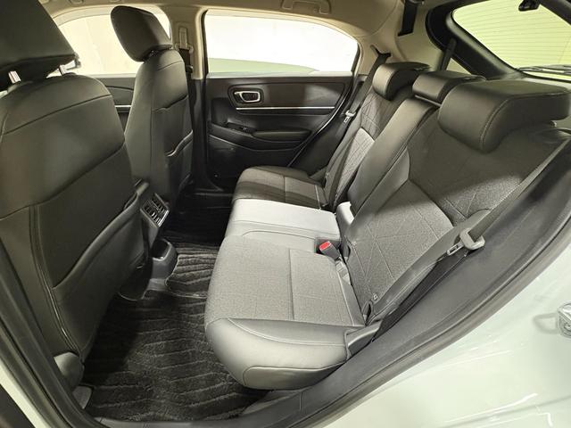 ヴェゼル ｅ：ＨＥＶＺ　ナビフルセグＢカメラＥＴＣＬＥＤＡＷ　衝突回避支援ブレーキ機能　スマキ　Ｐトランク　フルオートエアコン　Ｄレコ　エアバッグ　両席エアバック　Ｒカメ　パワーウィンドウ　ＬＥＤランプ　ソナー　クルーズＣ（33枚目）