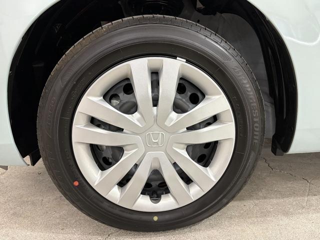 フィット ホーム　ディスプレイオーディオＢカメラＥＴＣＬＥＤ　衝突軽減　リアカメラ　ソナー　ＵＳＢ接続　ＡＡＣ　横滑り防止機能　サイドエアバック　ＬＥＤライト　クルーズコントロール　パワーウィンドウ　スマキー　ドラレコ（11枚目）