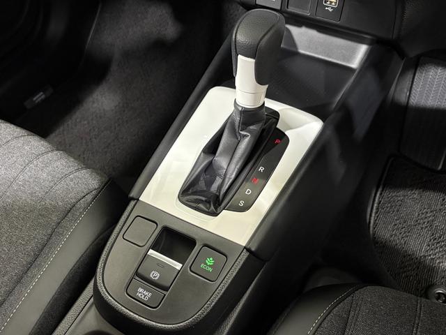 フィット ホーム　ディスプレイオーディオＢカメラＥＴＣＬＥＤ　衝突軽減　リアカメラ　ソナー　ＵＳＢ接続　ＡＡＣ　横滑り防止機能　サイドエアバック　ＬＥＤライト　クルーズコントロール　パワーウィンドウ　スマキー　ドラレコ（17枚目）