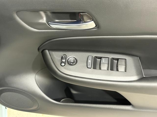 フィット ホーム　ディスプレイオーディオＢカメラＥＴＣＬＥＤ　衝突軽減　リアカメラ　ソナー　ＵＳＢ接続　ＡＡＣ　横滑り防止機能　サイドエアバック　ＬＥＤライト　クルーズコントロール　パワーウィンドウ　スマキー　ドラレコ（25枚目）