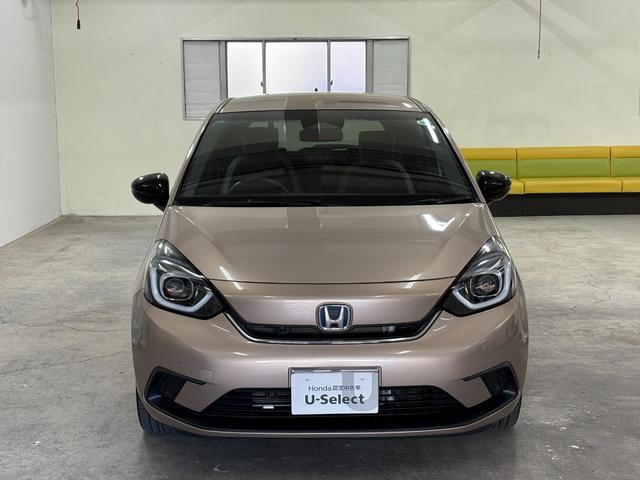 フィット ｅ：ＨＥＶホーム２０周年特別仕様車メゾン　ナビフルセグＢカメラＥＴＣＬＥＤＡＷ　誤発信抑制　Ｐセンサー　Ｒカメ　ＡＢＳ　シートヒーター　オートクルーズコントロール　横滑り防止装置　サイドカーテンエアバック　スマ－トキ－　ＵＳＢ　ＤＶＤ（5枚目）