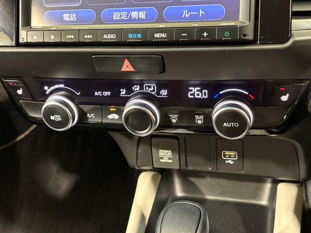 フィット ｅ：ＨＥＶホーム２０周年特別仕様車メゾン　ナビフルセグＢカメラＥＴＣＬＥＤＡＷ　誤発信抑制　Ｐセンサー　Ｒカメ　ＡＢＳ　シートヒーター　オートクルーズコントロール　横滑り防止装置　サイドカーテンエアバック　スマ－トキ－　ＵＳＢ　ＤＶＤ（20枚目）