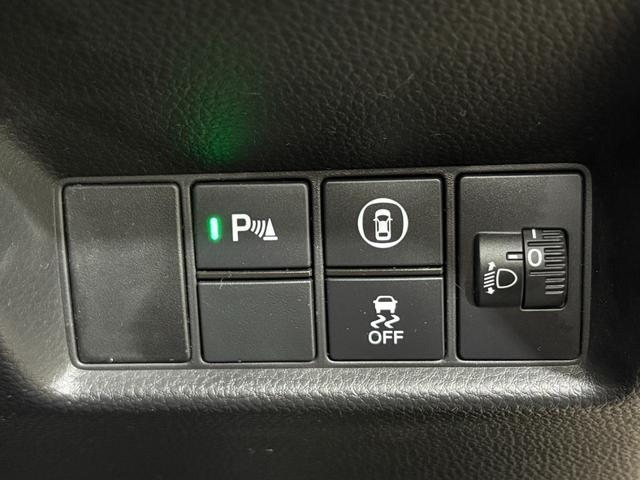 フィット ｅ：ＨＥＶホーム２０周年特別仕様車メゾン　ナビフルセグＢカメラＥＴＣＬＥＤＡＷ　誤発信抑制　Ｐセンサー　Ｒカメ　ＡＢＳ　シートヒーター　オートクルーズコントロール　横滑り防止装置　サイドカーテンエアバック　スマ－トキ－　ＵＳＢ　ＤＶＤ（22枚目）