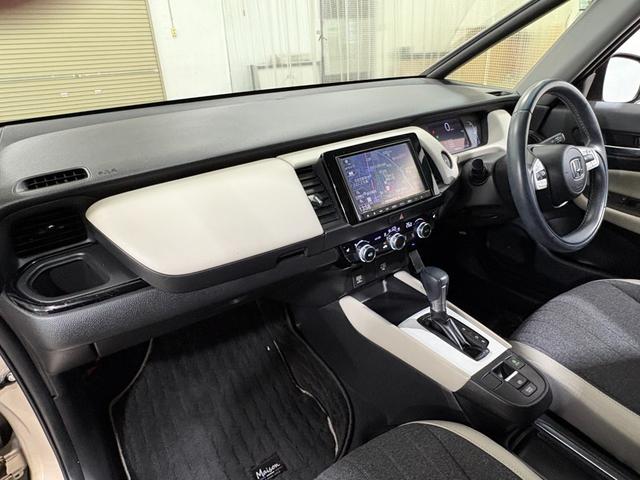 フィット ｅ：ＨＥＶホーム２０周年特別仕様車メゾン　ナビフルセグＢカメラＥＴＣＬＥＤＡＷ　誤発信抑制　Ｐセンサー　Ｒカメ　ＡＢＳ　シートヒーター　オートクルーズコントロール　横滑り防止装置　サイドカーテンエアバック　スマ－トキ－　ＵＳＢ　ＤＶＤ（29枚目）