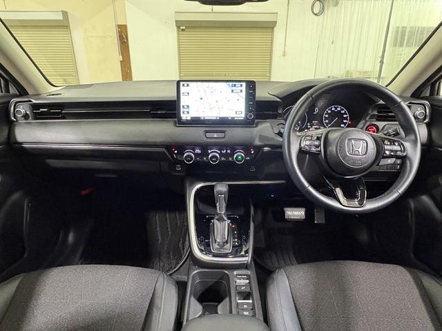 ヴェゼル ｅ：ＨＥＶＺ　ナビフルセグＢカメラＥＴＣＬＥＤＡＷ　衝突回避支援ブレーキ機能　スマキ　Ｐトランク　フルオートエアコン　Ｄレコ　エアバッグ　両席エアバック　Ｒカメ　パワーウィンドウ　ＬＥＤランプ　ソナー　クルーズＣ（3枚目）