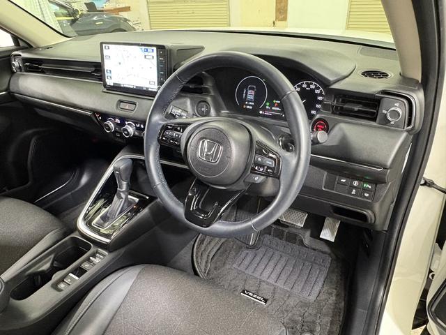 ヴェゼル ｅ：ＨＥＶＺ　ナビフルセグＢカメラＥＴＣＬＥＤＡＷ　衝突回避支援ブレーキ機能　スマキ　Ｐトランク　フルオートエアコン　Ｄレコ　エアバッグ　両席エアバック　Ｒカメ　パワーウィンドウ　ＬＥＤランプ　ソナー　クルーズＣ（13枚目）