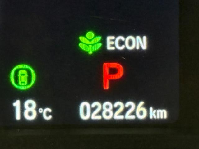 ヴェゼル ｅ：ＨＥＶＺ　ナビフルセグＢカメラＥＴＣＬＥＤＡＷ　衝突回避支援ブレーキ機能　スマキ　Ｐトランク　フルオートエアコン　Ｄレコ　エアバッグ　両席エアバック　Ｒカメ　パワーウィンドウ　ＬＥＤランプ　ソナー　クルーズＣ（14枚目）