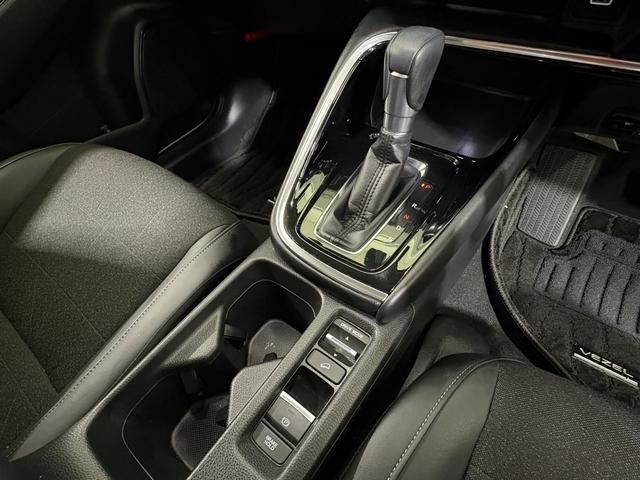 ヴェゼル ｅ：ＨＥＶＺ　ナビフルセグＢカメラＥＴＣＬＥＤＡＷ　衝突回避支援ブレーキ機能　スマキ　Ｐトランク　フルオートエアコン　Ｄレコ　エアバッグ　両席エアバック　Ｒカメ　パワーウィンドウ　ＬＥＤランプ　ソナー　クルーズＣ（19枚目）