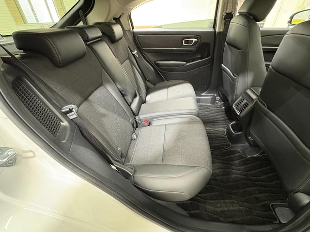 ヴェゼル ｅ：ＨＥＶＺ　ナビフルセグＢカメラＥＴＣＬＥＤＡＷ　衝突回避支援ブレーキ機能　スマキ　Ｐトランク　フルオートエアコン　Ｄレコ　エアバッグ　両席エアバック　Ｒカメ　パワーウィンドウ　ＬＥＤランプ　ソナー　クルーズＣ（29枚目）