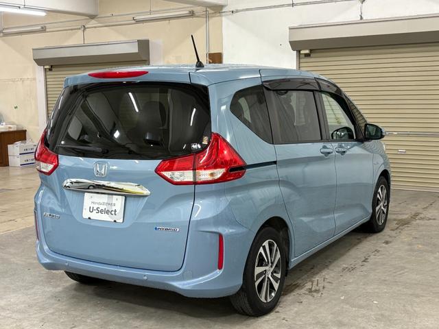 フリードハイブリッド ハイブリッド・Ｇホンダセンシング　ナビフルセグＢカメラＥＴＣＬＥＤＡＷ　軽減ブレーキ　キーフリーシステム　ＤＶＤ再生可能　後カメラ　Ａクルーズ　地デジフルセグＴＶ　ＬＥＤヘッドランプ　シートＨ　横滑防止　ドライブレコーダ　３列シート（9枚目）
