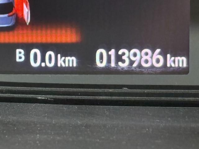 フリードハイブリッド ハイブリッド・Ｇホンダセンシング　ナビフルセグＢカメラＥＴＣＬＥＤＡＷ　軽減ブレーキ　キーフリーシステム　ＤＶＤ再生可能　後カメラ　Ａクルーズ　地デジフルセグＴＶ　ＬＥＤヘッドランプ　シートＨ　横滑防止　ドライブレコーダ　３列シート（14枚目）