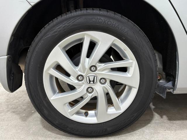 フィットハイブリッド Ｌパッケージ　ナビフルセグＢカメラＥＴＣＬＥＤＡＷ　ナビ＆ＴＶ　地デジフルセグＴＶ　ＵＳＢ　サイドエアバック　ＤＶＤ再生　バックカメラ　オートクルーズコントロール　ＥＳＣ　ＡＵＴＯエアコン　ＡＢＳ　運転席エアバック（11枚目）