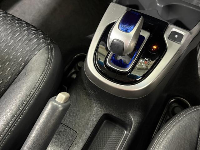 フィットハイブリッド Ｌパッケージ　ナビフルセグＢカメラＥＴＣＬＥＤＡＷ　ナビ＆ＴＶ　地デジフルセグＴＶ　ＵＳＢ　サイドエアバック　ＤＶＤ再生　バックカメラ　オートクルーズコントロール　ＥＳＣ　ＡＵＴＯエアコン　ＡＢＳ　運転席エアバック（18枚目）