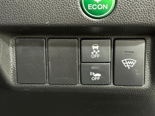 フィットハイブリッド Ｌパッケージ　ナビフルセグＢカメラＥＴＣＬＥＤＡＷ　ナビ＆ＴＶ　地デジフルセグＴＶ　ＵＳＢ　サイドエアバック　ＤＶＤ再生　バックカメラ　オートクルーズコントロール　ＥＳＣ　ＡＵＴＯエアコン　ＡＢＳ　運転席エアバック（21枚目）