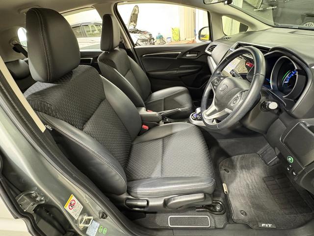 フィットハイブリッド Ｌパッケージ　ナビフルセグＢカメラＥＴＣＬＥＤＡＷ　ナビ＆ＴＶ　地デジフルセグＴＶ　ＵＳＢ　サイドエアバック　ＤＶＤ再生　バックカメラ　オートクルーズコントロール　ＥＳＣ　ＡＵＴＯエアコン　ＡＢＳ　運転席エアバック（27枚目）