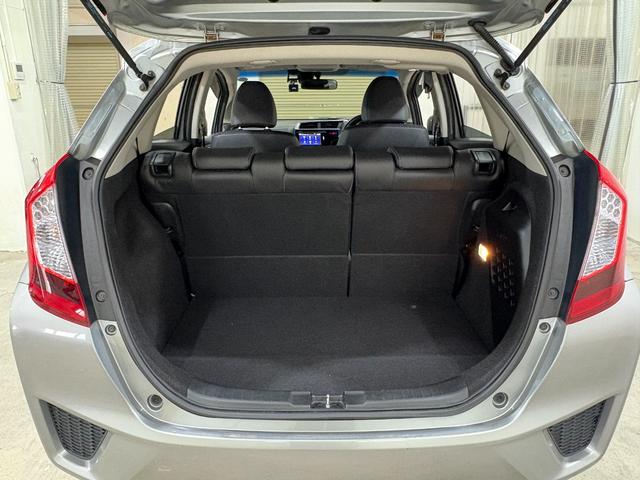 フィットハイブリッド Ｌパッケージ　ナビフルセグＢカメラＥＴＣＬＥＤＡＷ　ナビ＆ＴＶ　地デジフルセグＴＶ　ＵＳＢ　サイドエアバック　ＤＶＤ再生　バックカメラ　オートクルーズコントロール　ＥＳＣ　ＡＵＴＯエアコン　ＡＢＳ　運転席エアバック（32枚目）