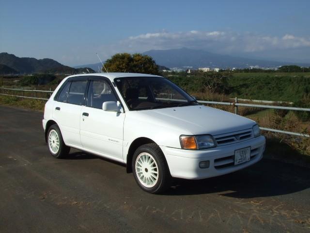 スターレット Ｘリミテッド　走行２３０００キロ、５速、社外１４インチホイール、タイヤ新品、純正ホイールあり、オーディオのスピーカー故障、スターレット専用シートカバー、リアカーテン付き、エアコンＯＫ、パワステ、ＰＷ（3枚目）