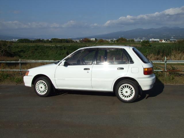 スターレット Ｘリミテッド　走行２３０００キロ、５速、社外１４インチホイール、タイヤ新品、純正ホイールあり、オーディオのスピーカー故障、スターレット専用シートカバー、リアカーテン付き、エアコンＯＫ、パワステ、ＰＷ（6枚目）