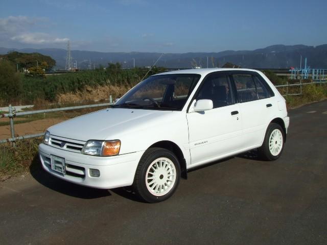 スターレット Ｘリミテッド　走行２３０００キロ、５速、社外１４インチホイール、タイヤ新品、純正ホイールあり、オーディオのスピーカー故障、スターレット専用シートカバー、リアカーテン付き、エアコンＯＫ、パワステ、ＰＷ（7枚目）