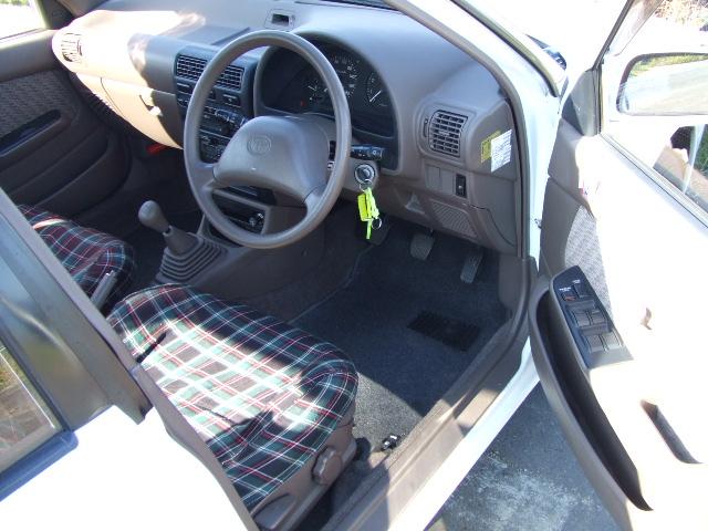 スターレット Ｘリミテッド　走行２３０００キロ、５速、社外１４インチホイール、タイヤ新品、純正ホイールあり、オーディオのスピーカー故障、スターレット専用シートカバー、リアカーテン付き、エアコンＯＫ、パワステ、ＰＷ（8枚目）