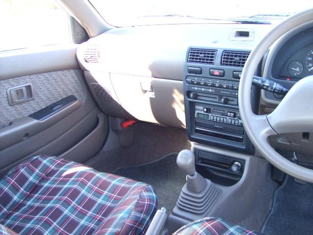 スターレット Ｘリミテッド　走行２３０００キロ、５速、社外１４インチホイール、タイヤ新品、純正ホイールあり、オーディオのスピーカー故障、スターレット専用シートカバー、リアカーテン付き、エアコンＯＫ、パワステ、ＰＷ（9枚目）