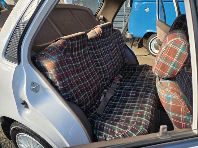 スターレット Ｘリミテッド　走行２３０００キロ、５速、社外１４インチホイール、タイヤ新品、純正ホイールあり、オーディオのスピーカー故障、スターレット専用シートカバー、リアカーテン付き、エアコンＯＫ、パワステ、ＰＷ（14枚目）