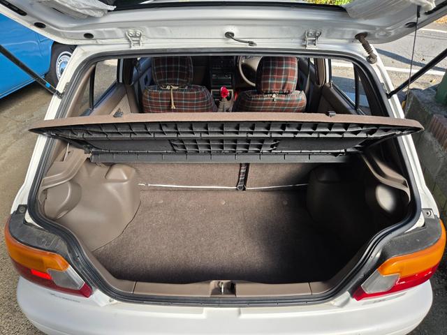 スターレット Ｘリミテッド　走行２３０００キロ、５速、社外１４インチホイール、タイヤ新品、純正ホイールあり、オーディオのスピーカー故障、スターレット専用シートカバー、リアカーテン付き、エアコンＯＫ、パワステ、ＰＷ（18枚目）