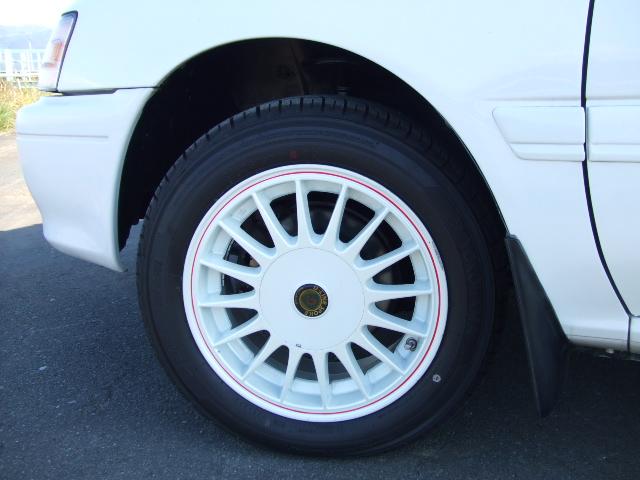 スターレット Ｘリミテッド　走行２３０００キロ、５速、社外１４インチホイール、タイヤ新品、純正ホイールあり、オーディオのスピーカー故障、スターレット専用シートカバー、リアカーテン付き、エアコンＯＫ、パワステ、ＰＷ（23枚目）