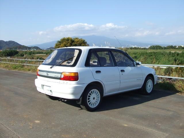 スターレット Ｘリミテッド　走行２３０００キロ、５速、社外１４インチホイール、タイヤ新品、純正ホイールあり、オーディオのスピーカー故障、スターレット専用シートカバー、リアカーテン付き、エアコンＯＫ、パワステ、ＰＷ（27枚目）