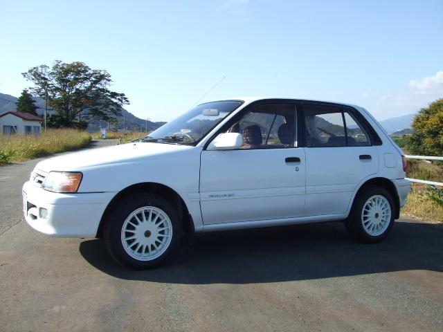 スターレット Ｘリミテッド　走行２３０００キロ、５速、社外１４インチホイール、タイヤ新品、純正ホイールあり、オーディオのスピーカー故障、スターレット専用シートカバー、リアカーテン付き、エアコンＯＫ、パワステ、ＰＷ（29枚目）