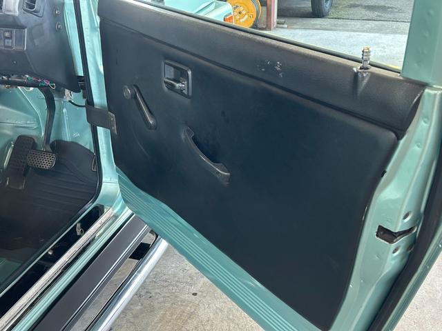 ジムニー 　ＵＳ　サムライ仕様　ローライダー　ＳＡＭＵＲＡＩ　ＬＯＷＲＩＤＥＲ　仕様　エアコンオーバーホール済み　内外装仕上げ済み　ローダウン　８０’ｓ　９０’ｓ　トラッキン　Ｌ．Ａスタイル（12枚目）