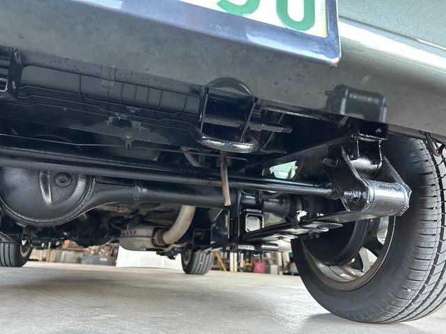 ジムニー 　ＵＳ　サムライ仕様　ローライダー　ＳＡＭＵＲＡＩ　ＬＯＷＲＩＤＥＲ　仕様　エアコンオーバーホール済み　内外装仕上げ済み　ローダウン　８０’ｓ　９０’ｓ　トラッキン　Ｌ．Ａスタイル（64枚目）